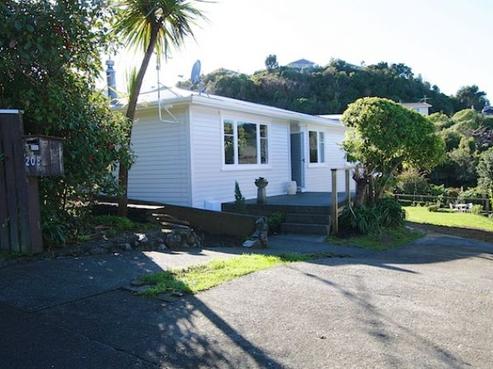 208 Dowse Drive, Maungaraki