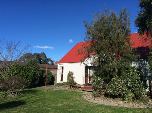 28 Woodend Road, Woodend