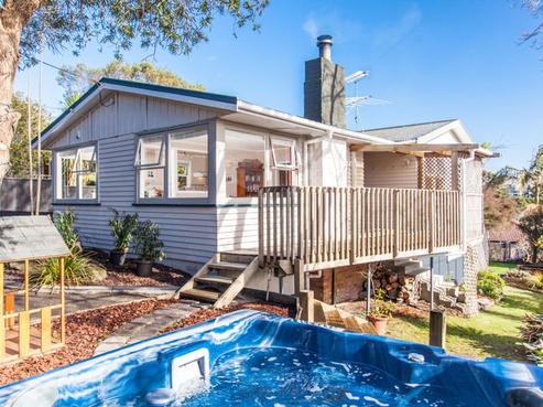 76 Verbena Road, Birkdale