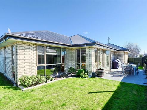 6 Famille Close, Yaldhurst
