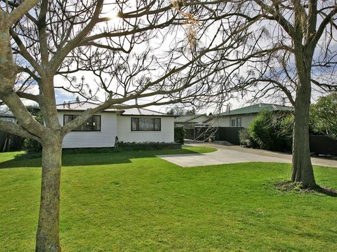 1424 Karamu Road North, Mayfair