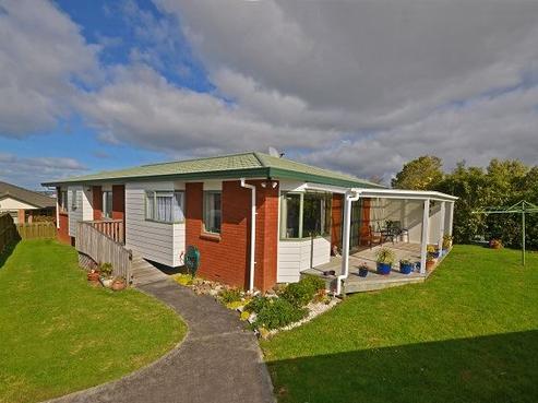 8 Taha Road, Te Atatu South