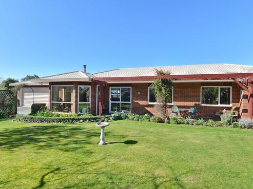 23 Hewitts Road, Woodend