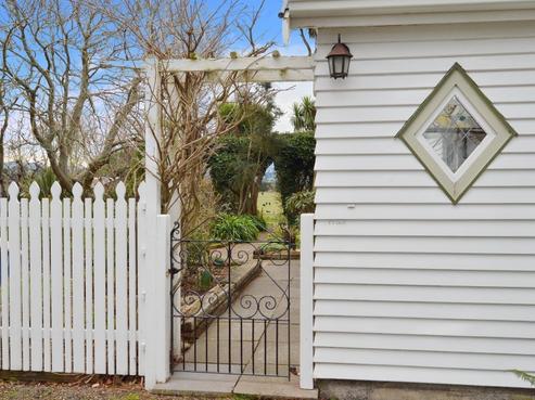 1840B Cust Road, Cust
