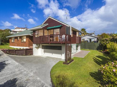 870 Beach Road, Waiake