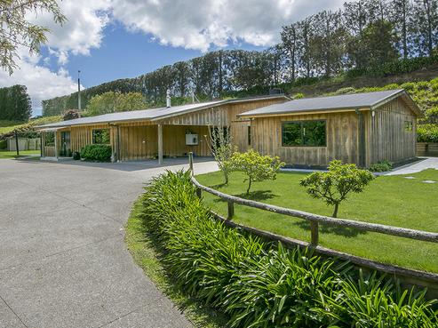 1614 Old Coach Road, Pukehina