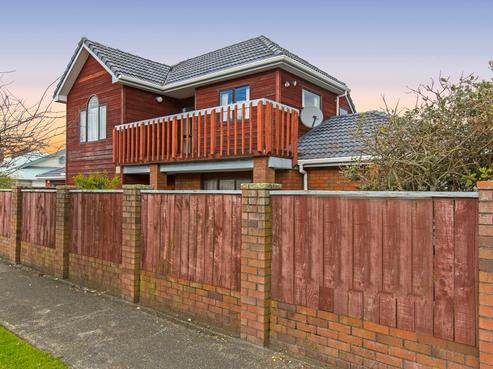 150 Kings Crescent, Central Hutt