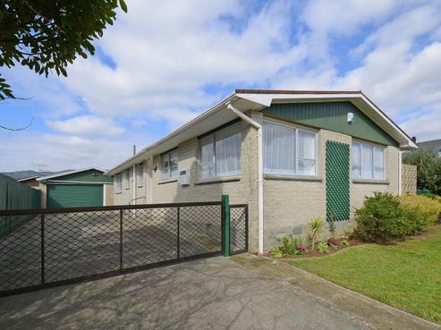 16 Akron Grove, Totara Park