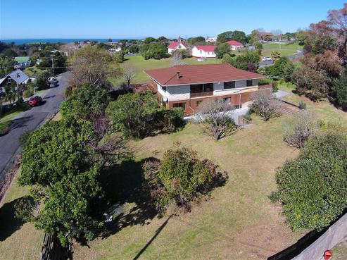 8 Ferndale Avenue, Leigh