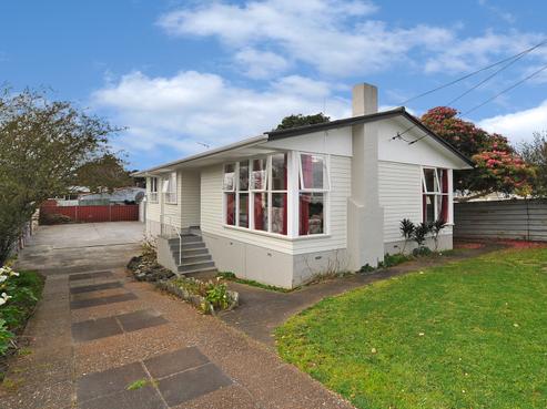 15 Parker Crescent, Otara