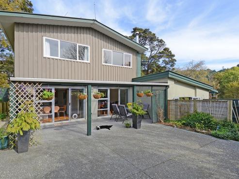26 Freemans Way, Pinehaven