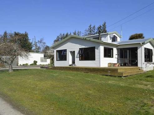 1096 Lakeside Road, Milton