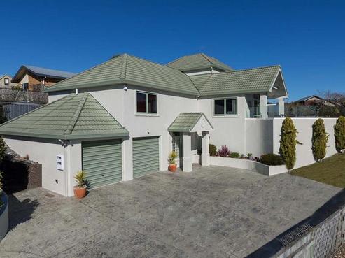 19 Utuhina Road, Springfield