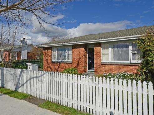 1/2 Gower Street, Silverstream