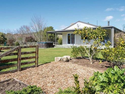 10 Burwood Road, Tikitere