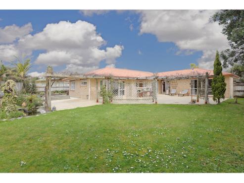 6 Halstead Place, Huntington Park