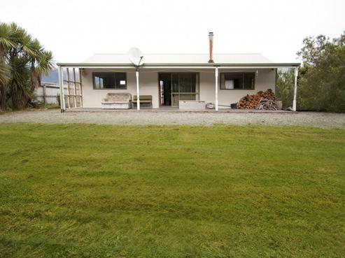 25 Pauareka Road, Haast