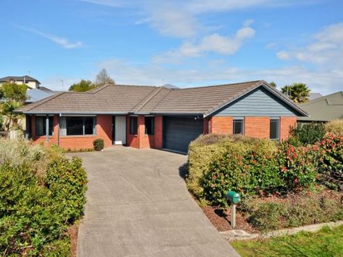 33 Saint James Drive, Huntington
