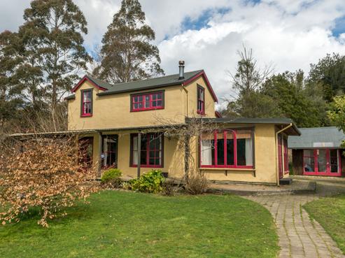 70 Lud Valley Road, Hira