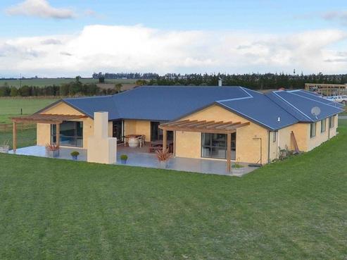 8 Whitcombe Place, Darfield