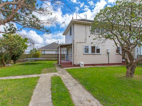 96 Whites Line East, Waiwhetu
