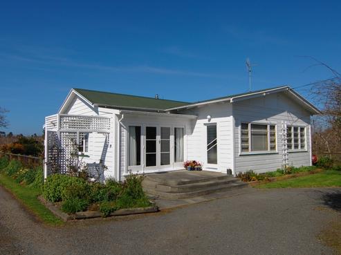 310 Lawn Road, Clive
