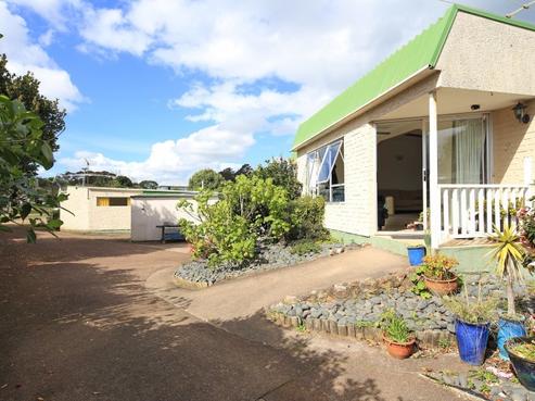 16 Esslin Road, Surfdale