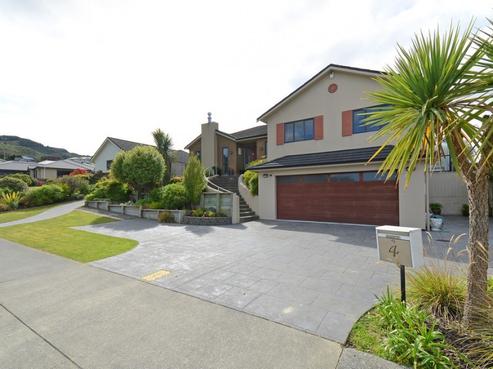 4 Kirton Drive, Riverstone Terraces