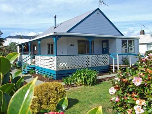 128 Commercial Street, Takaka