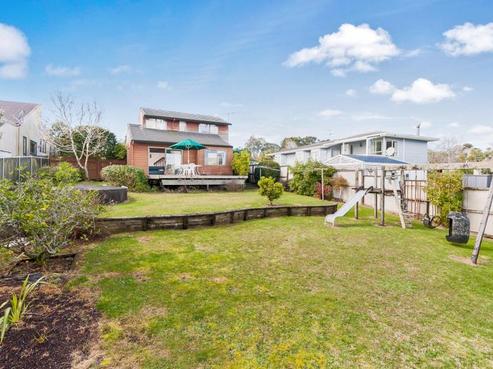 6 Valerie Crescent, Okura