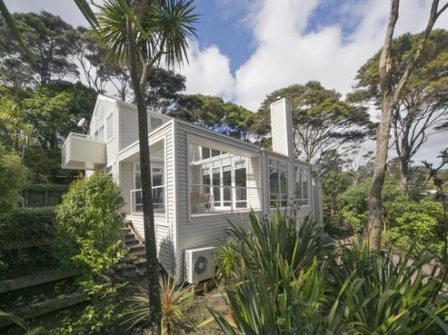 21 Woodfern Crescent, Titirangi
