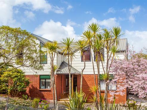 1/8 Juneau Place, Glendene