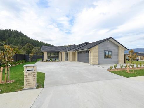82 Riverstone Drive, Riverstone Terraces