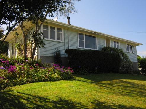 614 Augustus Street North, Thames