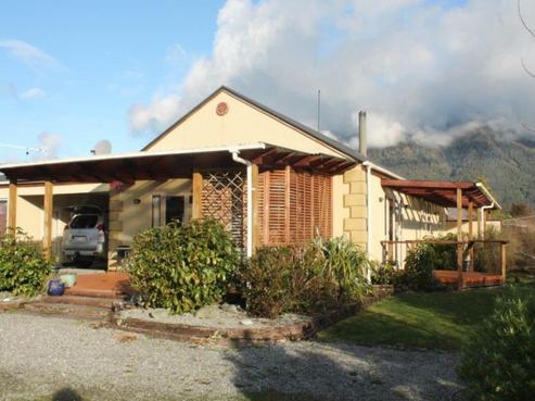 16 Murray Street, Whataroa