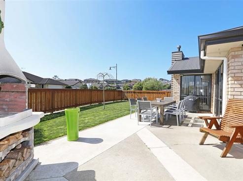 18 Hawkridge Rise, Huntington