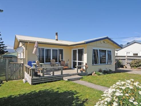 54 Marine Parade, Otaki Beach