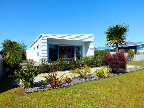 132 The Fairway, Matarangi