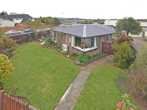 6 Petries Road, Woodend