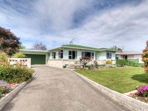 61 Clarence Cox Crescent, Pirimai