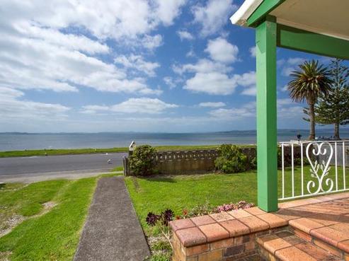 13 The Esplanade, Eastern Beach