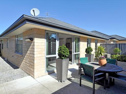 2/51 Sawyers Arms Road, Northcote