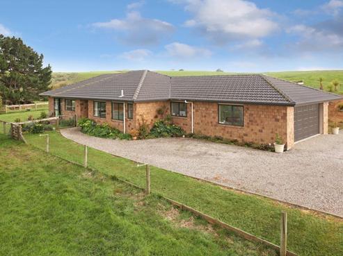 805 Awhitu Road, Pollok