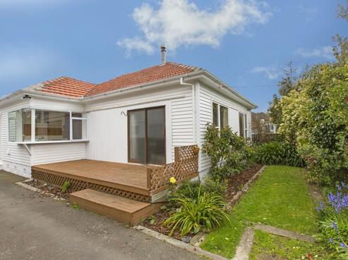 4 Hall Crescent, Epuni