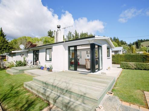 8 Reid Avenue, Luggate