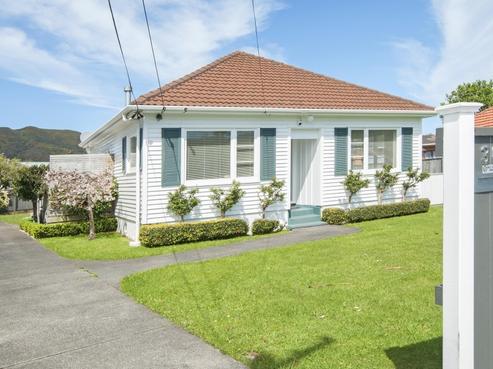 30 Hall Crescent, Epuni