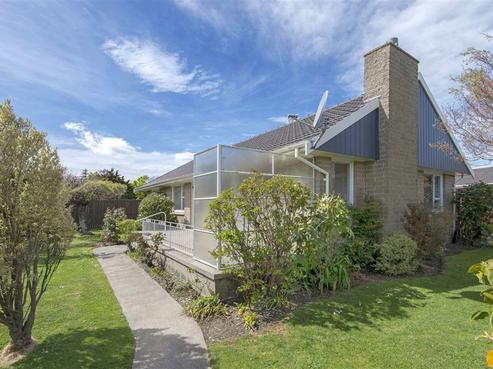 14 Ambleside Drive, Burnside