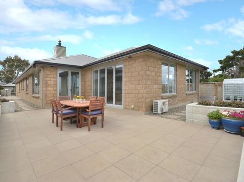 34 Scroggs Hill Road, Brighton