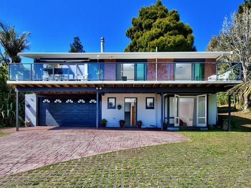 270 Scenic Drive, Titirangi