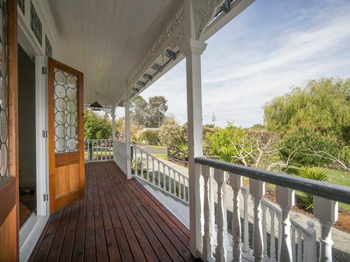 32 Great North Road, Riverhead